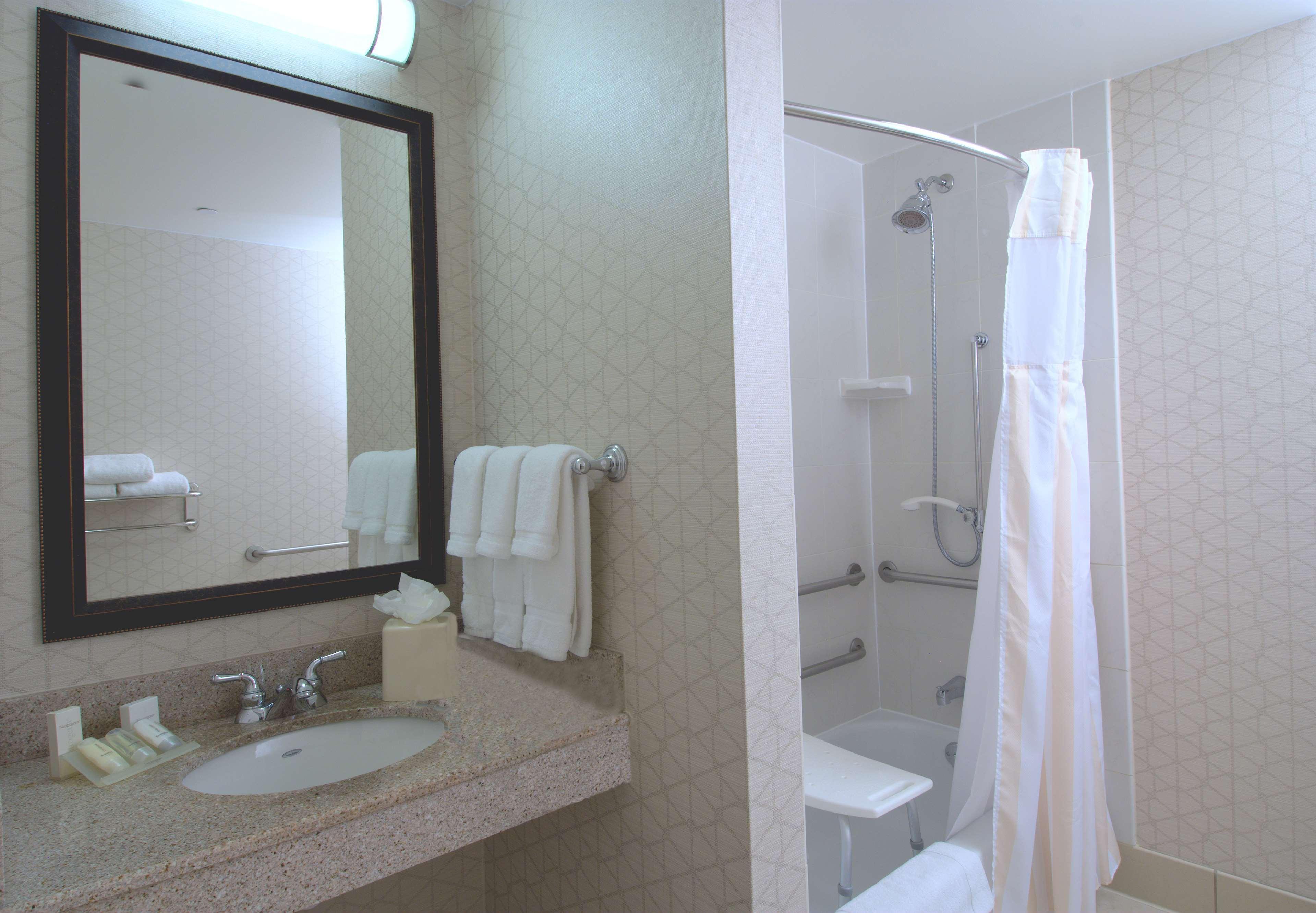 Hilton Garden Inn Rockford Bagian luar foto