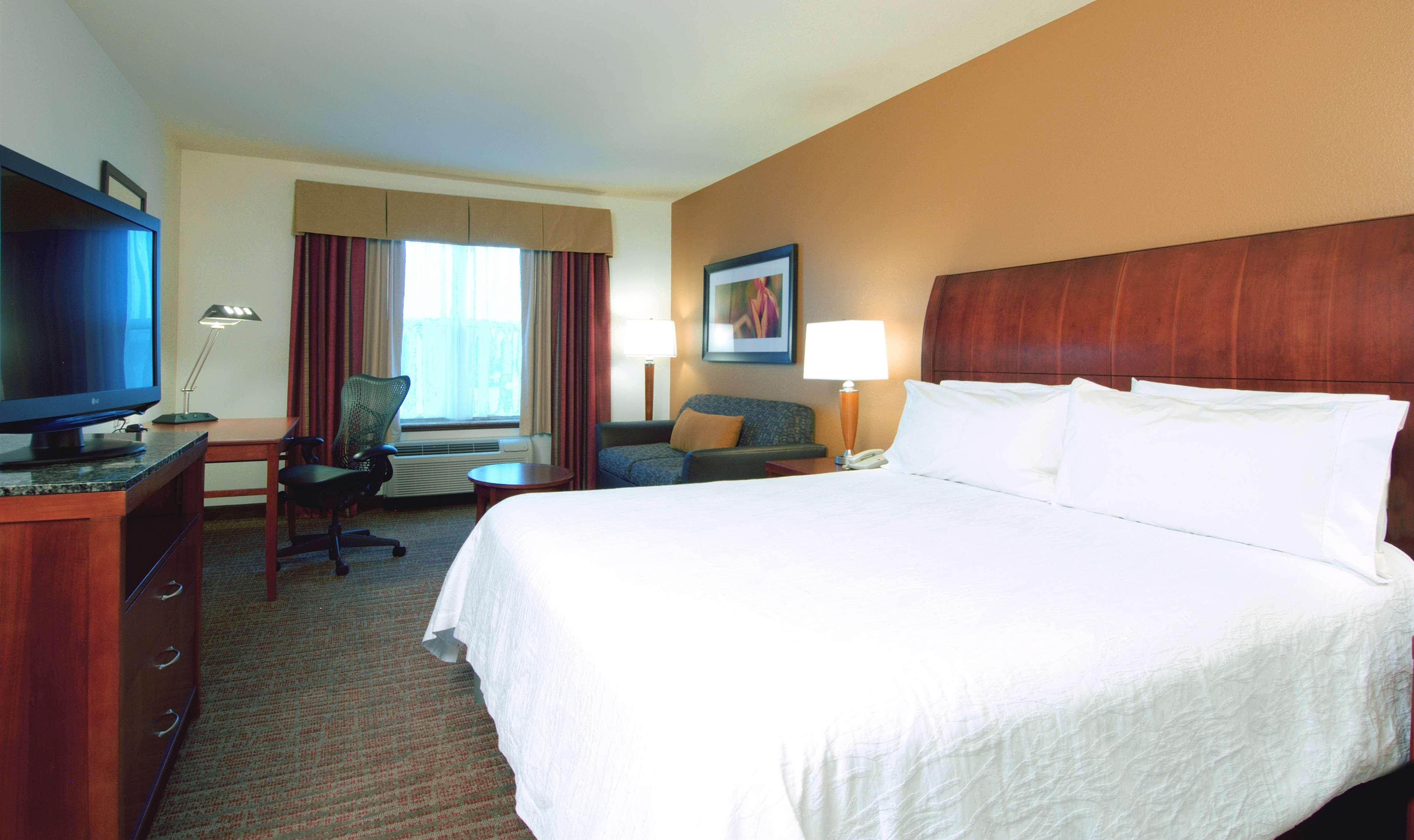 Hilton Garden Inn Rockford Bagian luar foto