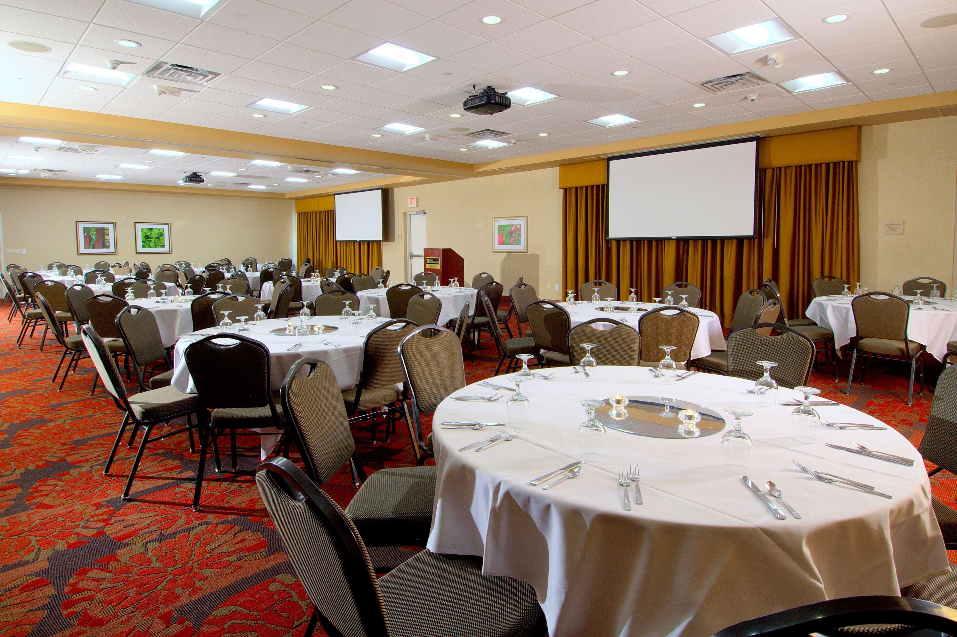 Hilton Garden Inn Rockford Bagian luar foto