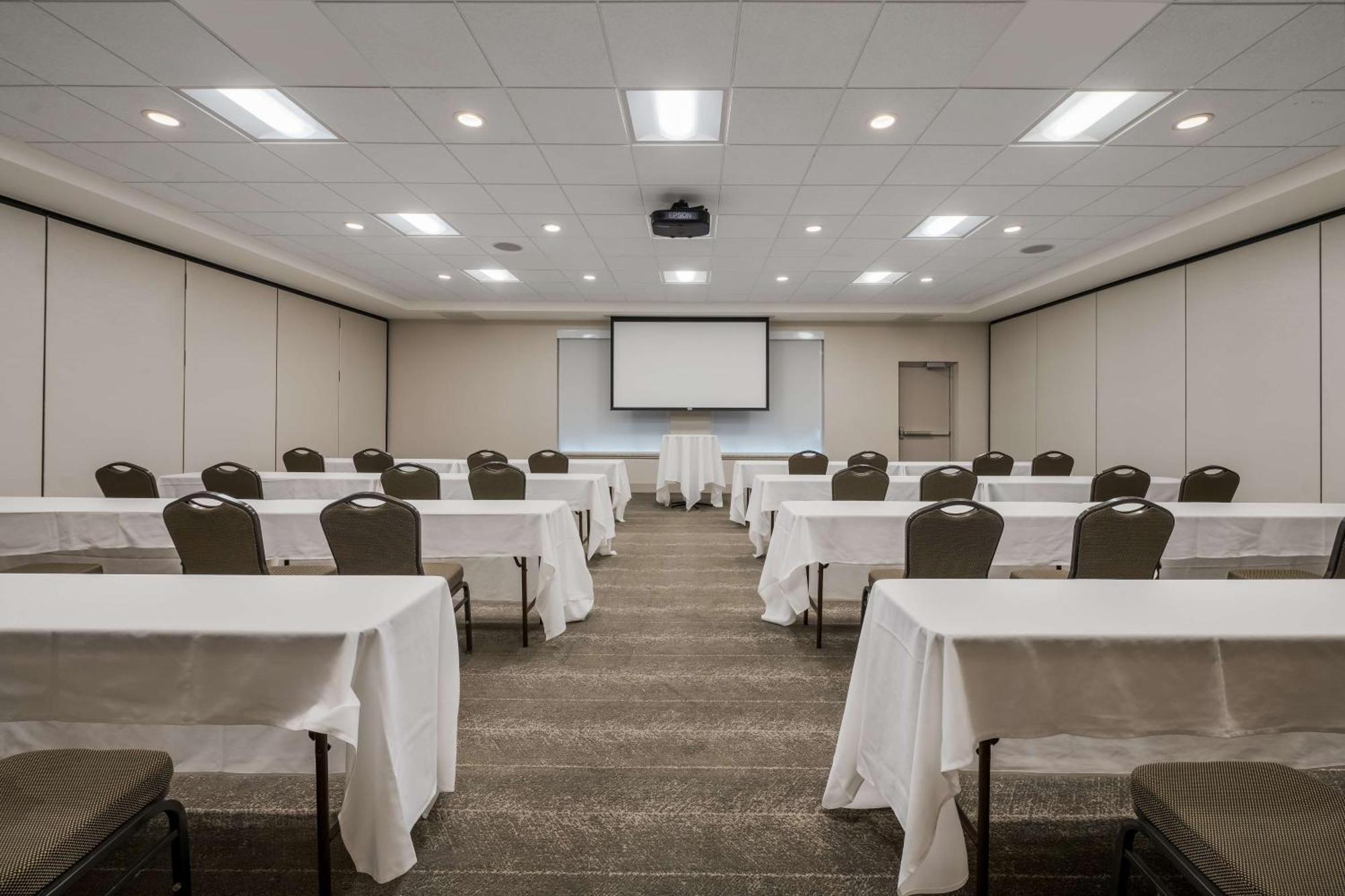 Hilton Garden Inn Rockford Bagian luar foto