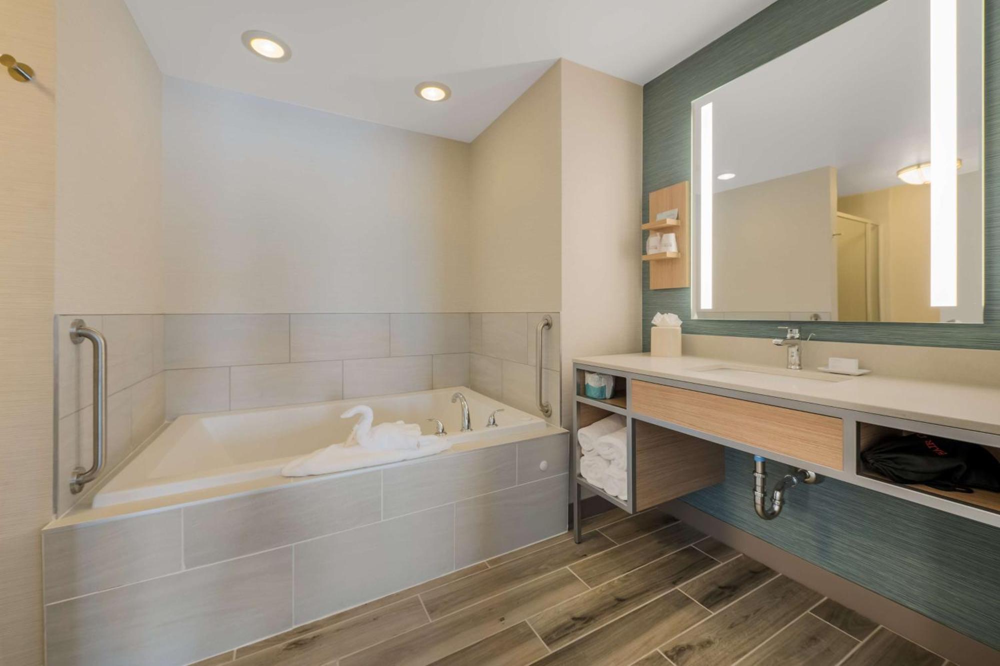 Hilton Garden Inn Rockford Bagian luar foto