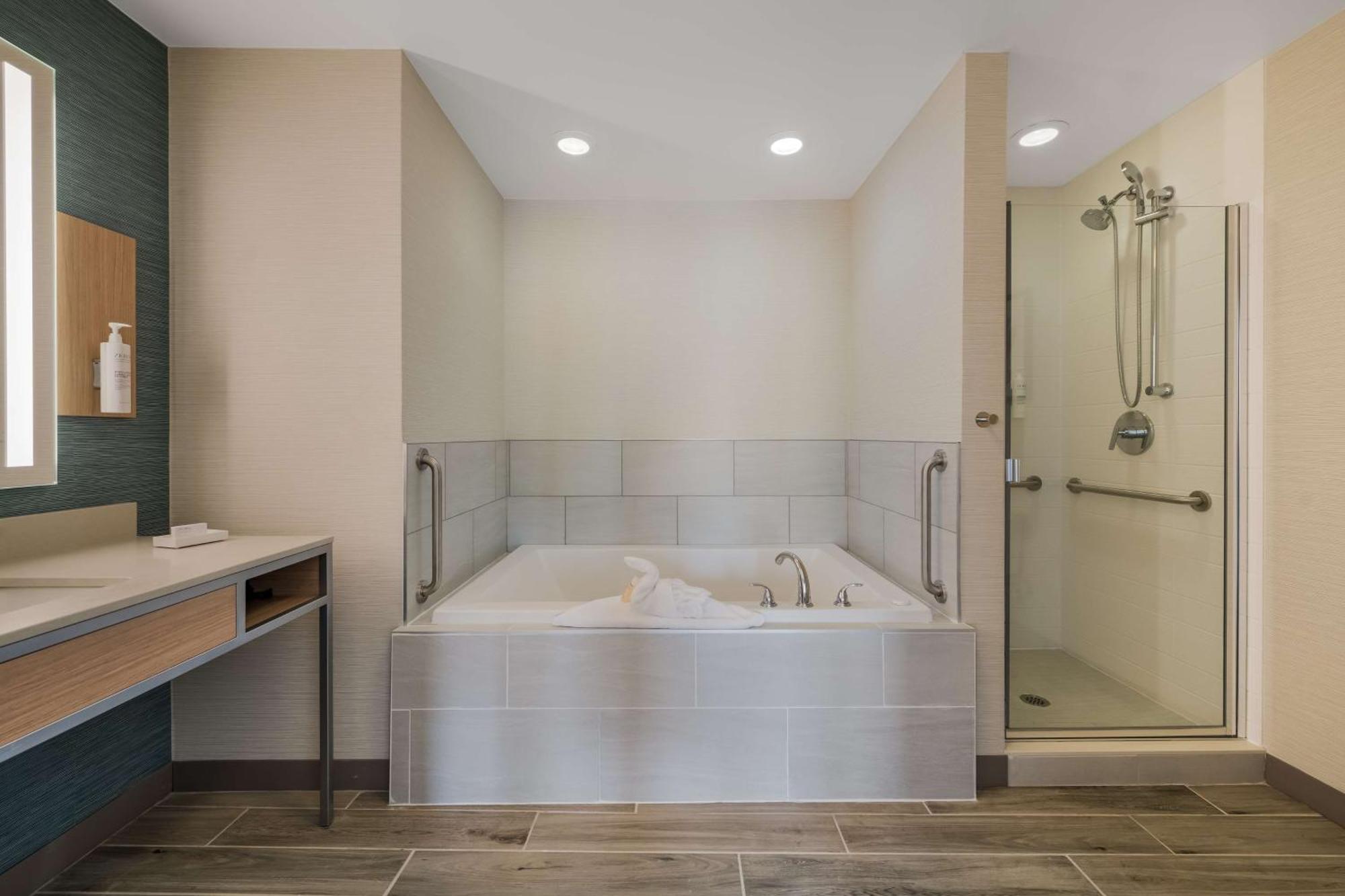 Hilton Garden Inn Rockford Bagian luar foto