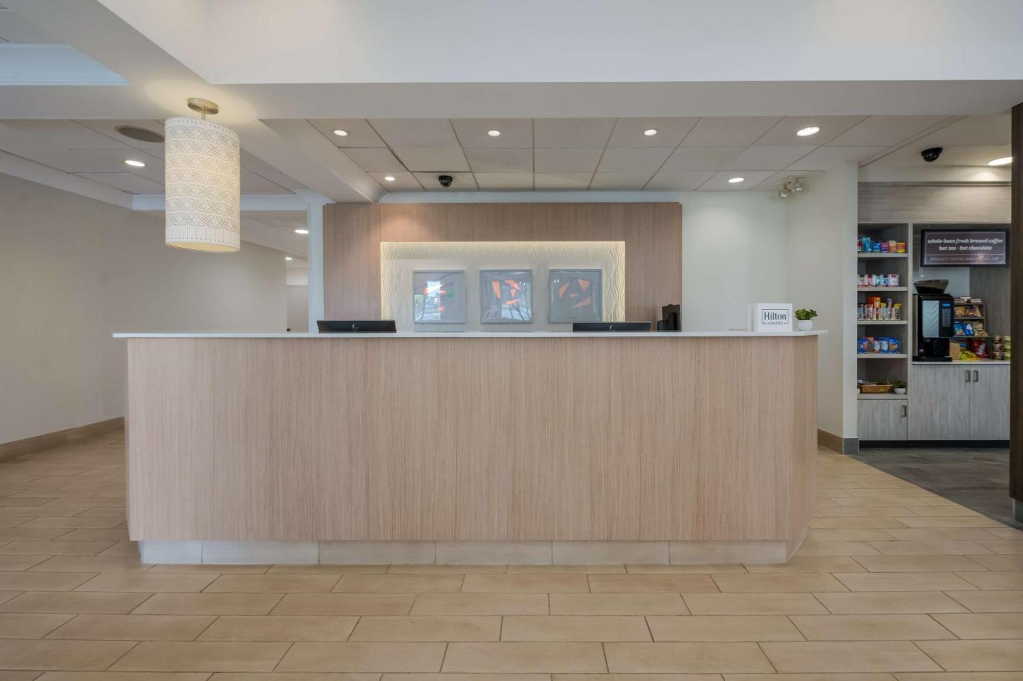 Hilton Garden Inn Rockford Bagian luar foto