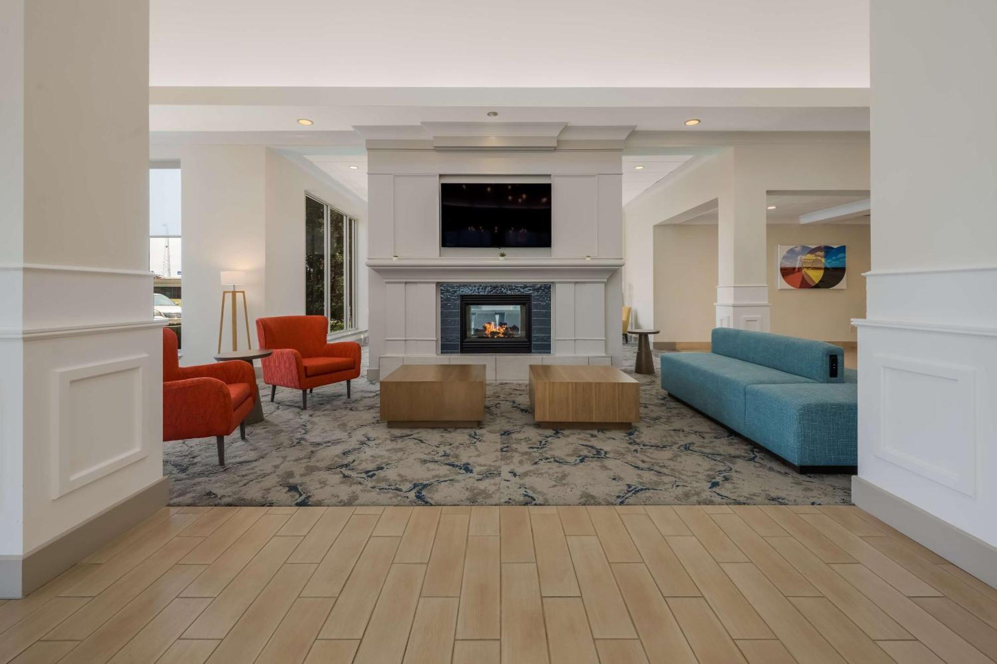 Hilton Garden Inn Rockford Bagian luar foto