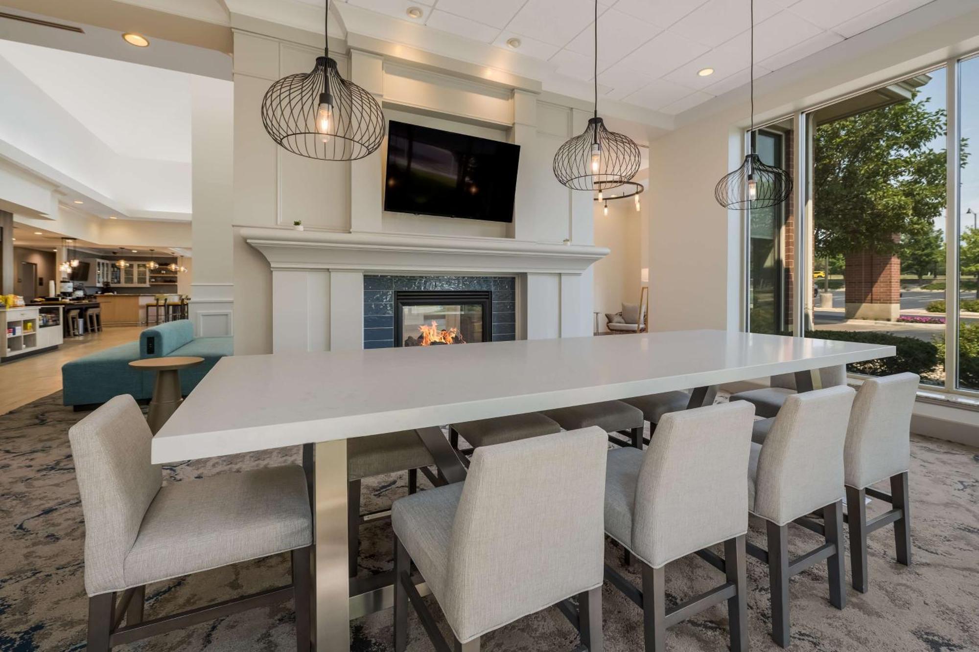 Hilton Garden Inn Rockford Bagian luar foto