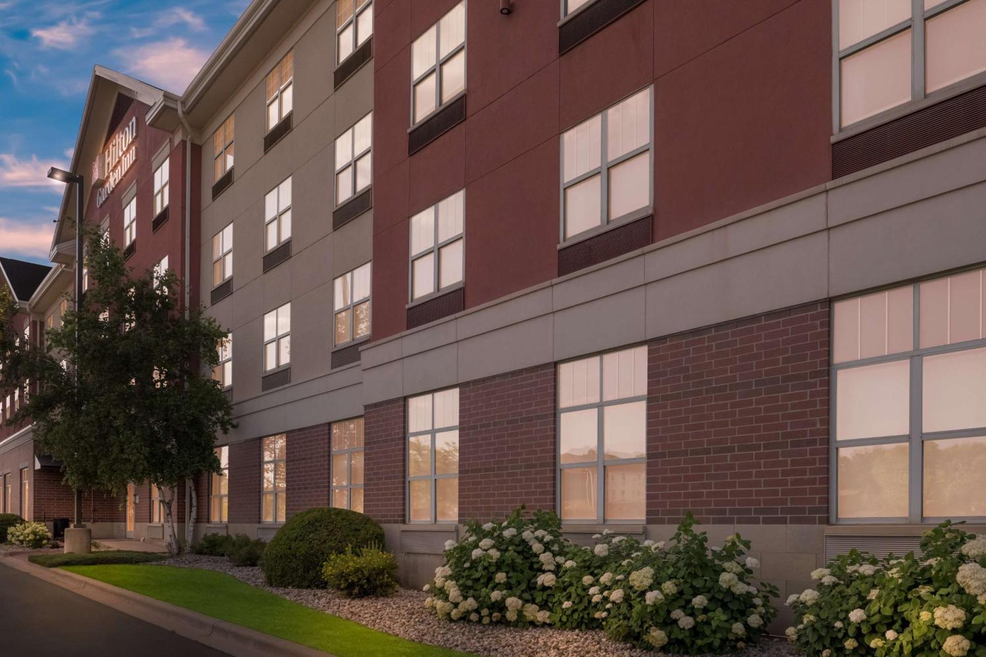 Hilton Garden Inn Rockford Bagian luar foto