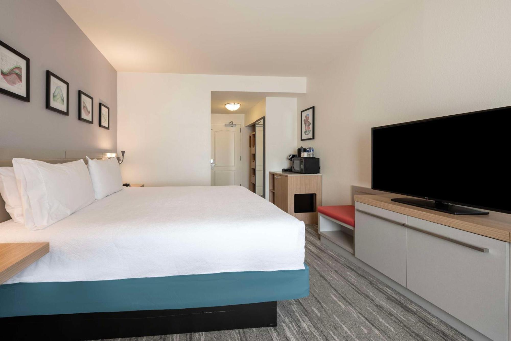 Hilton Garden Inn Rockford Bagian luar foto